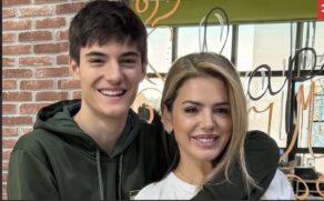 Homenagem aconteceu na escola do filho e marcou um momento especial