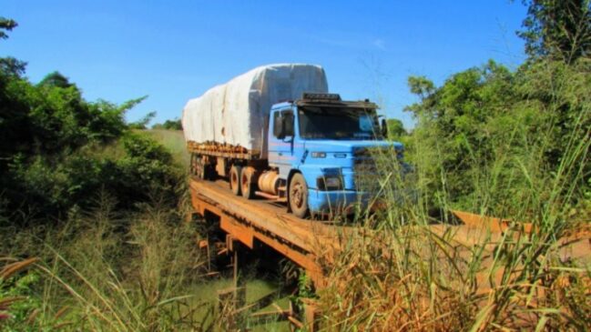 Plano federal de 2026 prevê a troca de 700 pontes de madeira por concreto, priorizando rodovias federais e a integração regional no Norte do país.