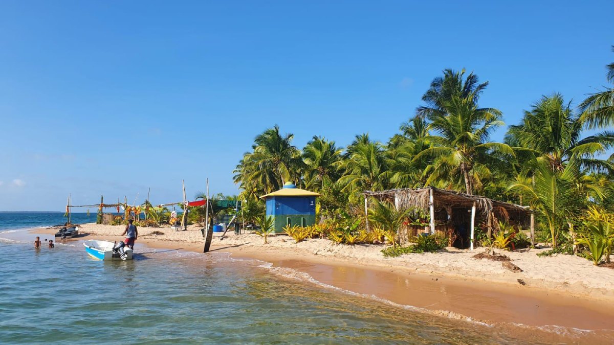 A Península de Maraú, fica no litoral sul da Bahia, na região turística conhecida como Costa do Dendê, a 270 km de Salvador
