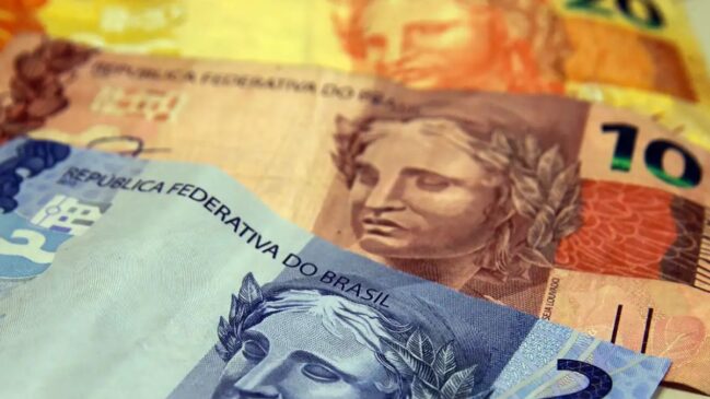 Programa Desenrola 2.0 impõe limites de juros e prazos rígidos para bancos limparem o nome de clientes negativados.