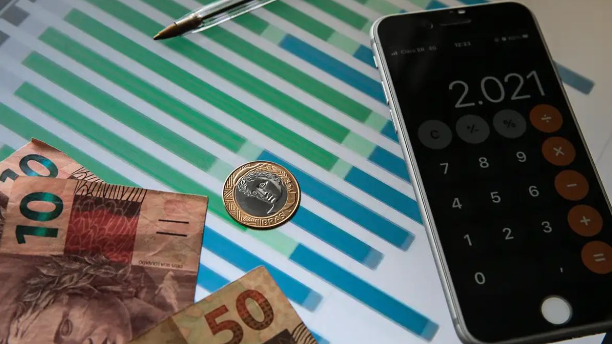 Passo a passo ajuda a simular descontos e parcelas antes de falar com o banco.