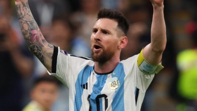 O argentino, campeão e melhor jogador da última Copa, Messi já soma 13 gols em Copas do Mundo e é o jogador com mais partidas disputadas na história da competição, com 26 jogos e um título - (Divulgação/FIFA)