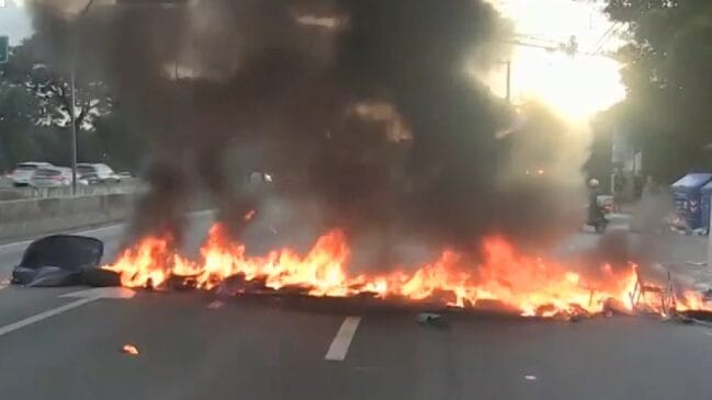 Polícia Militar acompanha a manifestação e negociou a liberação parcial da pista