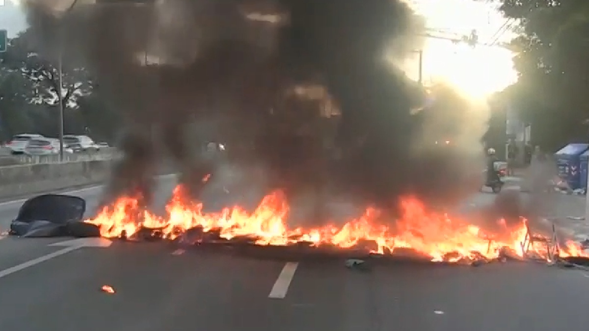 Polícia Militar acompanha a manifestação e negociou a liberação parcial da pista
