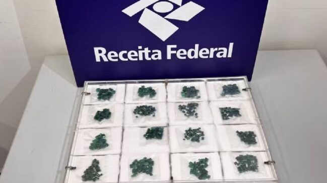 Outro destaque é o lote 200, considerado o mais caro do leilão, composto por esmeraldas com lance mínimo de R$ 375 mil