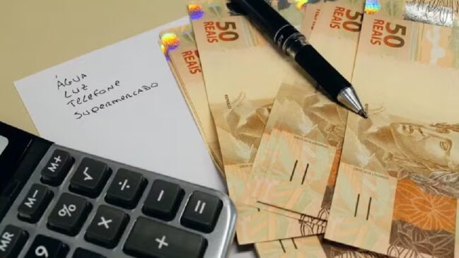 Na prática, os débitos de até esse valor não serão perdoados, mas deixarão de constar como restrição no nome do consumidor