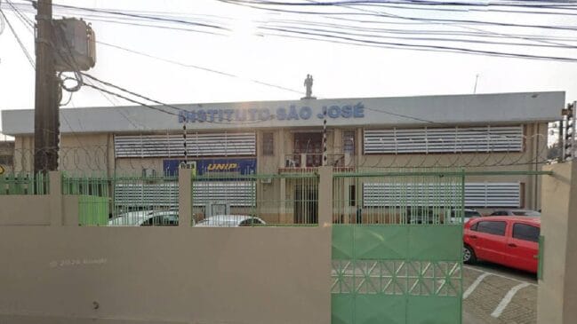 Segundo a Polícia Militar, o adolescente entrou na escola e efetuou diversos disparos utilizando uma pistola