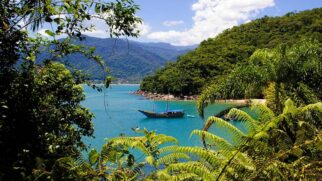 Conheça algumas das melhores praias do Brasil para praticar ecoturismo