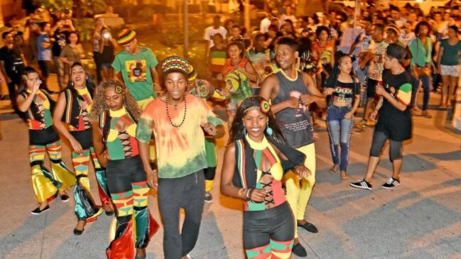 Capital Nacional do Reggae desde 2023, capital maranhense criou o 'agarradinho', jeito único de dançar o gênero no Brasil