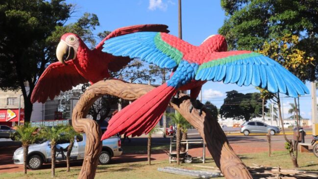 Em Arapongas, placas, monumentos e até bairros inteiros ajudam a compor a identidade ligada às aves