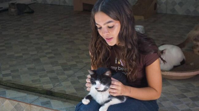 Desde a infância apaixonada por bichos, a atriz contou que sempre sonhou em acolher animais abandonados