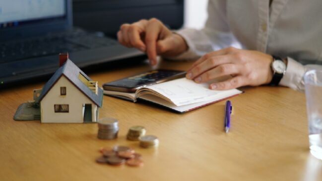 pesar da melhora, o índice ainda permanece acima do registrado no mesmo período do ano passado, quando a inadimplência era de 2,71%