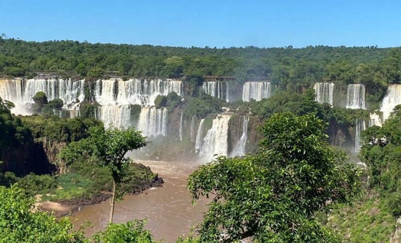Além de plásticos e lixo eletrônico, e acendeu o alerta para o impacto ambiental de práticas turísticas aparentemente inofensivas.