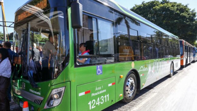 A circulação dos ônibus sustentáveis reforça o movimento de eletrificação nas frotas urbanas, seguindo a tendência de grandes metrópoles como São Paulo.