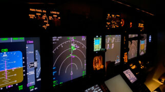 O trabalho nos bastidores da aviação influencia diretamente sua experiência de viagem