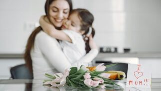2. 'Você não é todo mundo': Muito usada depois da clássica tentativa de convencer a mãe usando o argumento 'mas todo mundo vai', Como usar no Dia das Mães: 'Você sempre dizia que eu não era todo mundo. E você também nunca foi. Sempre foi única' (Foto: Pexels)