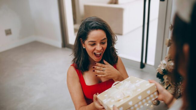 Sugestões incluem experiências e opções personalizadas para surpreender em diferentes perfis e orçamentos