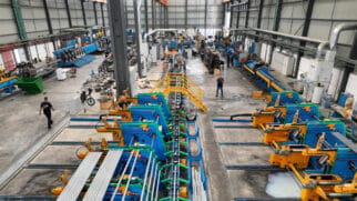 Fábricas argentinas enfrentam queda na produção e aumento do fechamento de empresas em meio à crise econômica