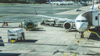 Escolher um avião para um voo vai muito além da disponibilidade no aeroporto (Foto: Pexels)