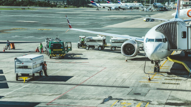 Escolher um avião para um voo vai muito além da disponibilidade no aeroporto (Foto: Pexels)