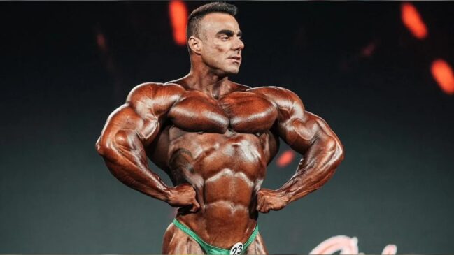 Rafael Brandão chamou atenção pela definição e volume muscular no palco do NY Pro