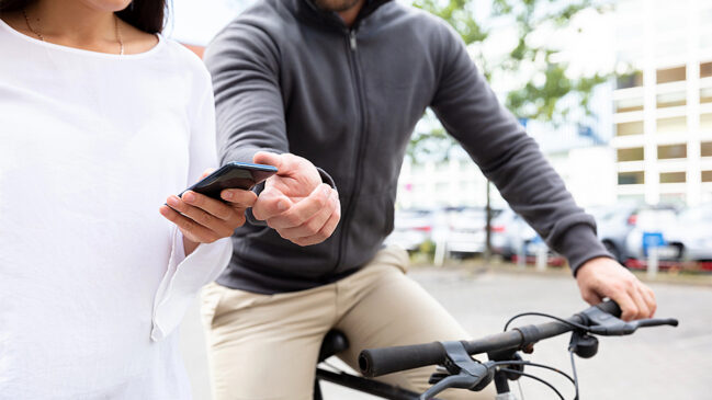Medo de ter celular roubado faz com que brasileiros tenham um segundo aparelho para sair