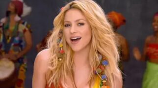 Dona de hinos que definiram edições do torneio, Shakira mantém vivo o legado musical que embalou torcedores ao redor do planeta