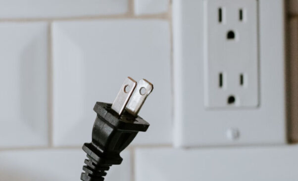 tomada com plug