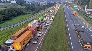 Trânsito nas rodovias acumulam mais de 20 km
