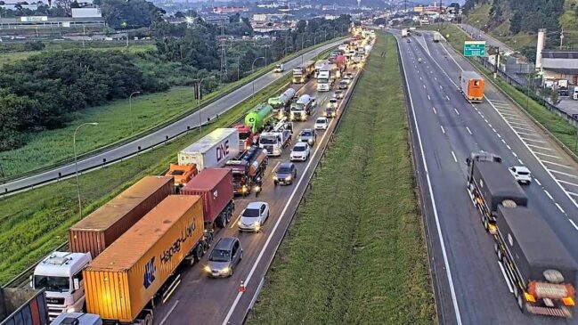 Trânsito nas rodovias acumulam mais de 20 km