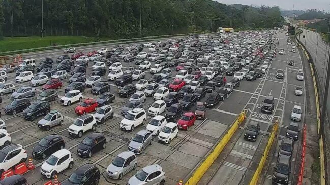 Trânsito intenso para os motoristas que saem de São Paulo nesta sexta-feira (1°/5)