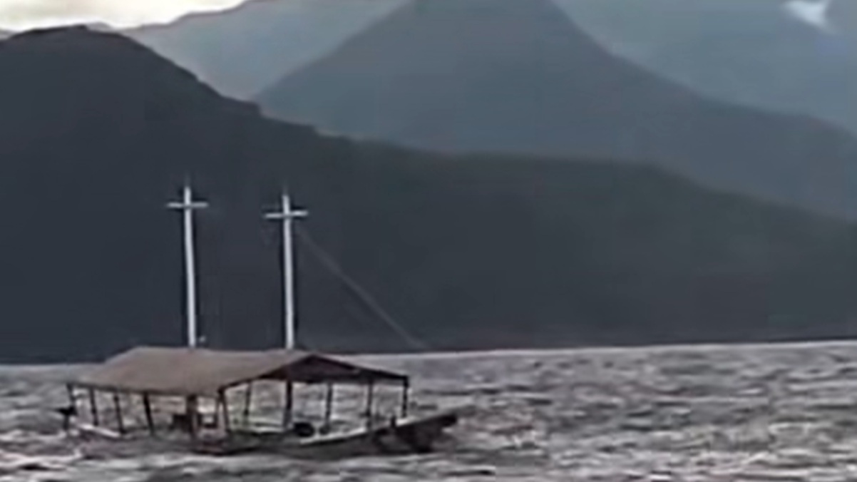 Embarcação afundou quando voltava de uma ilha de Ubatuba