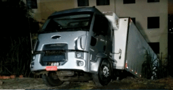 O estacionamento fica na avenida Mutinga