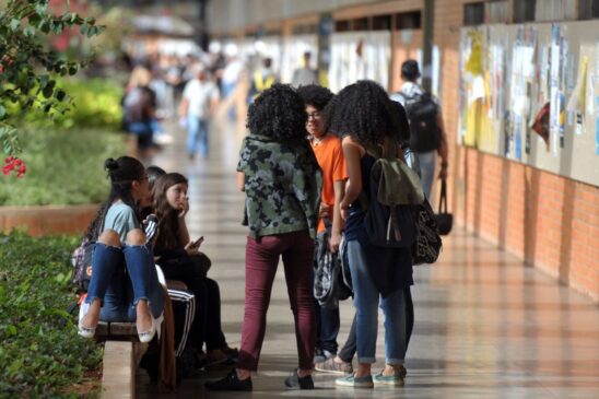 Os estudantes podem ainda começar a reunir a documentação necessária para a aprovação da concessão da bolsa