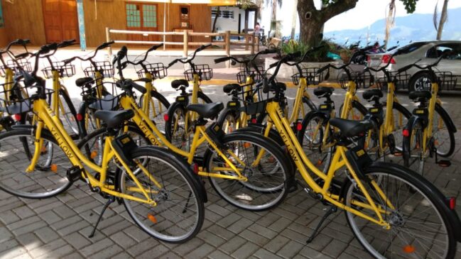 Bicicletas Yellow na cidade de Ilhabela