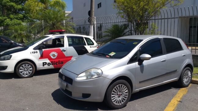 Motorista de aplicativo foi flagrado por mulher e pela PM se masturbando dentro de carro em Poá