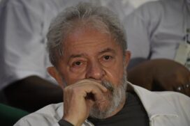 Petista ainda é acusado por corrupção e lavagem de dinheiro por supostas propinas da Odebrecht; Lula está preso desde abril