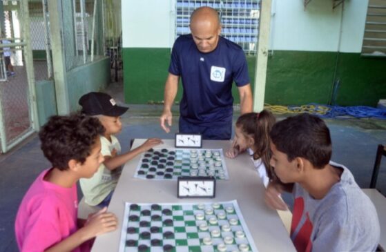 A SEESP enfatiza que o número de atividades vai aumentar; entre as atividades estão xadrez, futsal e tênis de mesa