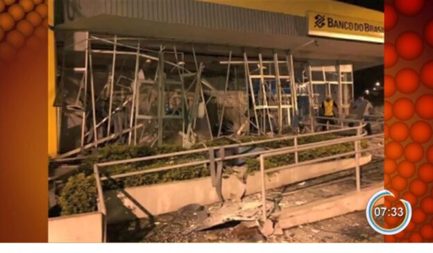 Grupo com ao menos dez integrantes invadiu a cidade de São Bento do Sapucaí em dois ou três carros, por volta das 3h30