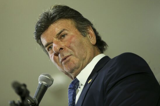 O ministro do STF (Supremo Tribunal Federal), Luiz Fux, baseou-se na Constituição para suspensão