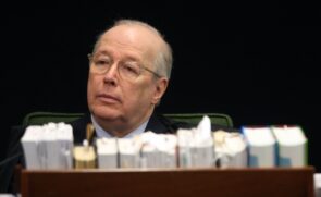 O ministro Celso de Mello, decano do STF (Supremo Tribunal Federal) é relator de dois processos sobre homofobia e transfobia