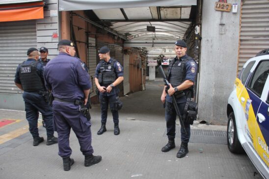 Interdição foi motivada por denúncias de venda de artigos falsos; operação foi realizada ontem pela Guarda Civil Metropolitana de SP