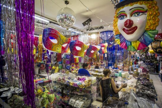 ***FOTO DE ARQUIVO***SÃO PAULO, SP, BRASIL. 16/01/2018. Movimentação pré-carnaval na região da rua 25 de Março, em São Paulo
