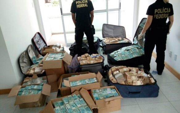 Ela e seus filhos são acusados de lavagem de dinheiro e associação criminosa envolvendo os R$ 51 milhões encontrados pela PF