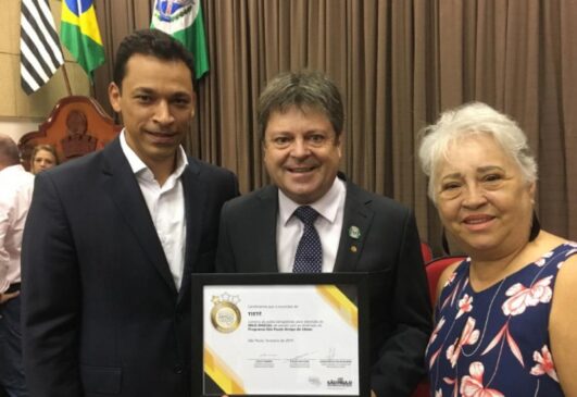 Prefeito de Tietê, Vlamir Sandei, recebeu o selo inicial do Programa São Paulo Amigo do Idoso, na segunda-feira na Câmara de Piracicaba