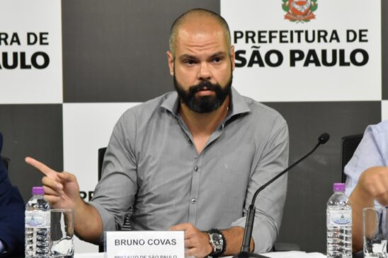 Cerca de 90 mil imóveis tiveram aumento de até 50% nos impostos; o prefeito disse a vereador que se tratava de legislação