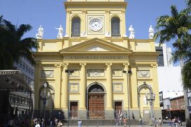 Fachada da Catedral Metropolitana de Campinas na Pra&ccedil;a Jos&eacute; Bonif&aacute;cio.