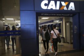 Bras&iacute;lia - Brasileiros aproveitam o s&aacute;bado para sacar o FGTS inativo durante a segunda etapa do libera&ccedil;&atilde;o do FGTS nas ag&ecirc;ncias da Caixa Econ&ocirc;mica.