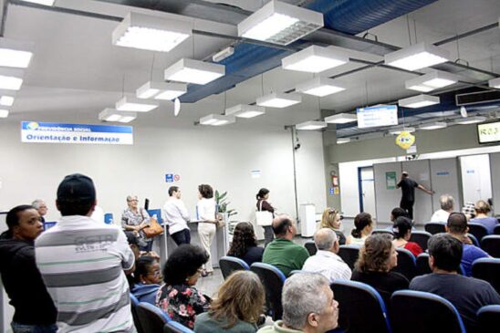 A cada ano que o trabalhador contribuir na Previdência além do tempo mínimo (20 anos) será adicionado 2%