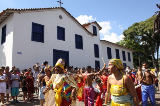 A programação em Embu das Artes conta com blocos, bandas, cortejo e karaokê além de matinê